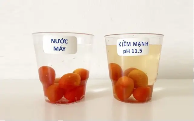 nuoc-kiem-manh-dung-de-ngam-rua-rau-cu